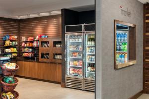 Minuman di Courtyard by Marriott Pullman
