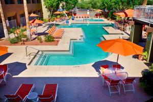 Bassein majutusasutuses Scottsdale Parkview või selle lähedal