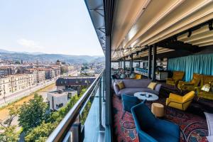 Posezení v ubytování Courtyard by Marriott Sarajevo