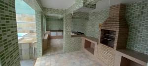 a bathroom with a brick fireplace in a room at Casa no Centro in Rio das Ostras