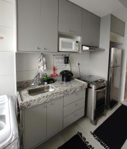 Dapur atau dapur kecil di Apartamento na Ponta Neegra Melhor Vista Ultimo Andar