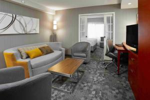 Istumisnurk majutusasutuses Courtyard by Marriott Toronto Brampton