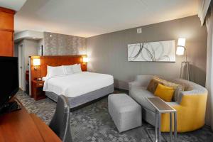 Voodi või voodid majutusasutuse Courtyard by Marriott Toronto Brampton toas