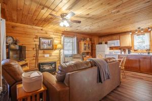 Φωτογραφία από το άλμπουμ του Moonlight Ridge Cabin σε Bryson City