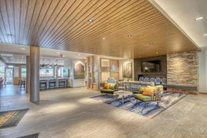 Posezení v ubytování Fairfield Inn & Suites by Marriott Appleton