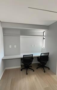 an office with a white desk and two chairs at Studio Luxo p/4 pessoas, a 50m do mar in Cabedelo +25 photos