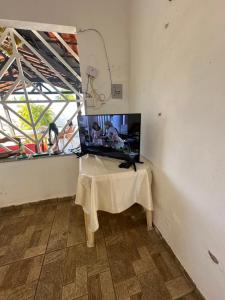Μια τηλεόραση ή/και κέντρο ψυχαγωγίας στο Casa temporada em Arembepe