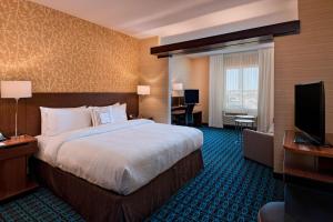 Postel nebo postele na pokoji v ubytování Fairfield Inn & Suites by Marriott Austin Buda