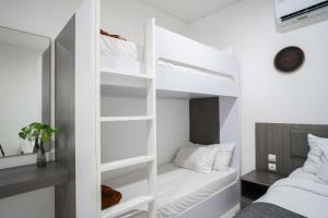 Letto o letti in una camera di Harmony Beach Suite