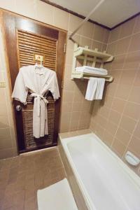 Koupelna v ubytování Rayong Resort Hotel โรงแรมระยองรีสอร์ท