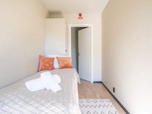 Giường trong phòng chung tại Spacious Apartment with Sea View in Sölvesborg