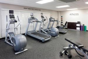 Fitness centrum a/nebo fitness zařízení v ubytování Fairfield Inn & Suites by Marriott Austin Parmer Tech Ridge
