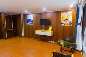 TV a/nebo společenská místnost v ubytování Sapa Grand Blue Hotel
