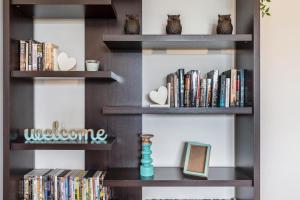 a book shelf filled with books at Ocean Vista in Lakes Entrance