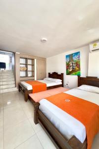 a hotel room with two beds and a staircase at Apartamento con vista al mar en el Rodadero in Santa Marta