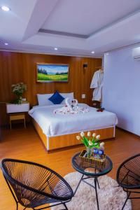 Postel nebo postele na pokoji v ubytování Sapa Grand Blue Hotel