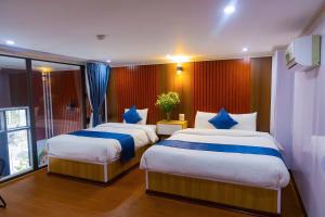 Postel nebo postele na pokoji v ubytování Sapa Grand Blue Hotel