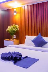 Postel nebo postele na pokoji v ubytování Sapa Grand Blue Hotel