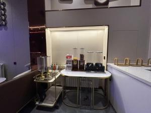 北京De quan Hotel Free breakfast and lunch are provided Coffee beverages andsnacks are available in the lobby Free access to the gym and laundry room Located in the city center, near Shifoying的相册照片