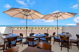 Ein Restaurant oder anderes Speiselokal in der Unterkunft Bunbury Seaview Apartments 