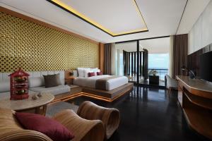Grand Seminyak Lifestyle Boutique Bali Resort客房内的一张或多张床位