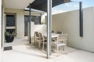 Patio o area all'aperto di Reef Gateway Hotel