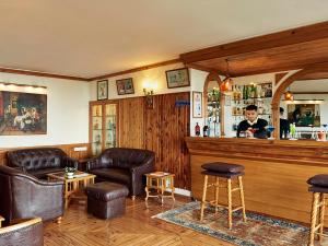 The lounge or bar area at Club Mahindra Mashobra