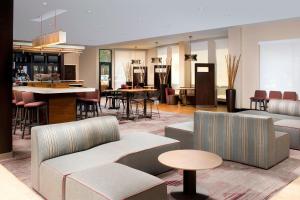 Posezení v ubytování Courtyard by Marriott Tyler