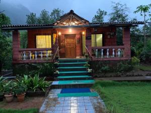 Κήπος έξω από το Sukant HomeStay, Palu, Murbad +8 φωτογραφίες