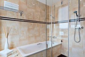 Phòng tắm tại Courtyard by Marriott Vienna Prater/Messe