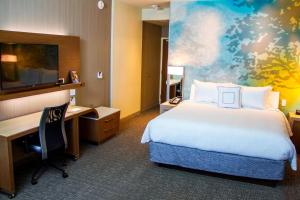 Postel nebo postele na pokoji v ubytování Courtyard by Marriott Fort Walton Beach-West Destin
