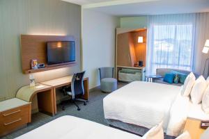 Postel nebo postele na pokoji v ubytování Courtyard by Marriott Fort Walton Beach-West Destin
