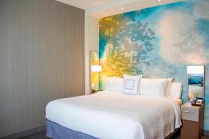 Postel nebo postele na pokoji v ubytování Courtyard by Marriott Fort Walton Beach-West Destin