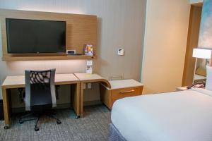 TV a/nebo společenská místnost v ubytování Courtyard by Marriott Fort Walton Beach-West Destin