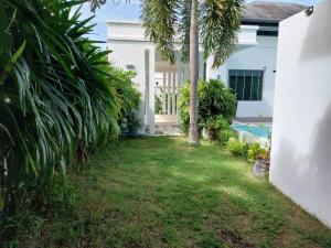 Vườn quanh Villa Destiny AZ