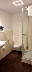 Koupelna v ubytování Hotel Pflug + 19 fotografií