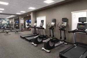 Fitness centrum a/nebo fitness zařízení v ubytování Courtyard by Marriott Seattle Northgate