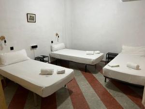 Postel nebo postele na pokoji v ubytování Lowcost Rooms + 4 fotografie