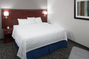 Postel nebo postele na pokoji v ubytování Courtyard by Marriott Waco