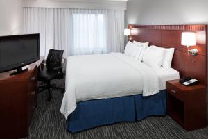 Postel nebo postele na pokoji v ubytování Courtyard by Marriott Waco + 21 fotografií
