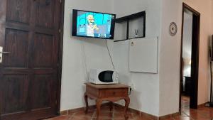 TV a/nebo společenská místnost v ubytování Mediterranean holiday home with small patio-terrace