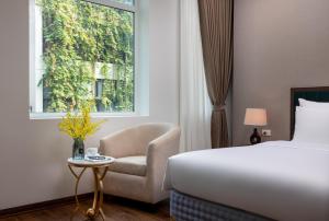 Voodi või voodid majutusasutuse Hanoi Vista Hotel toas +37 fotot