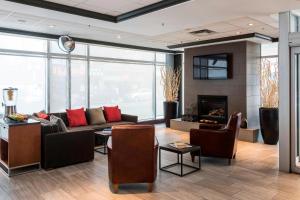 a living room with a couch and a fireplace at Courtyard by Marriott Ottawa Downtown in Ottawa