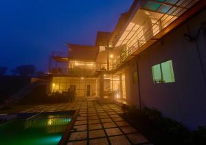 Bazén v ubytování Irish County Vagamon Pool Resort by VOYE HOMES nebo v jeho okolí