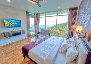 Postel nebo postele na pokoji v ubytování Irish County Vagamon Pool Resort by VOYE HOMES