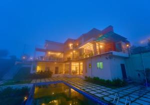 Bazén v ubytování Irish County Vagamon Pool Resort by VOYE HOMES nebo v jeho okolí