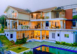 Bazén v ubytování Irish County Vagamon Pool Resort by VOYE HOMES nebo v jeho okolí