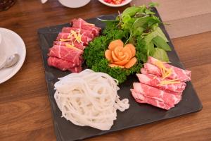 Makanan di atau berdekatan hotel