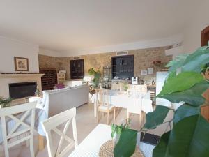 a dining room with white tables and white chairs at Hotel La Perla Blanca in Ronda