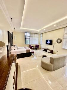 TV a/nebo společenská místnost v ubytování Mainstay Villa Asaba + 11 fotografií